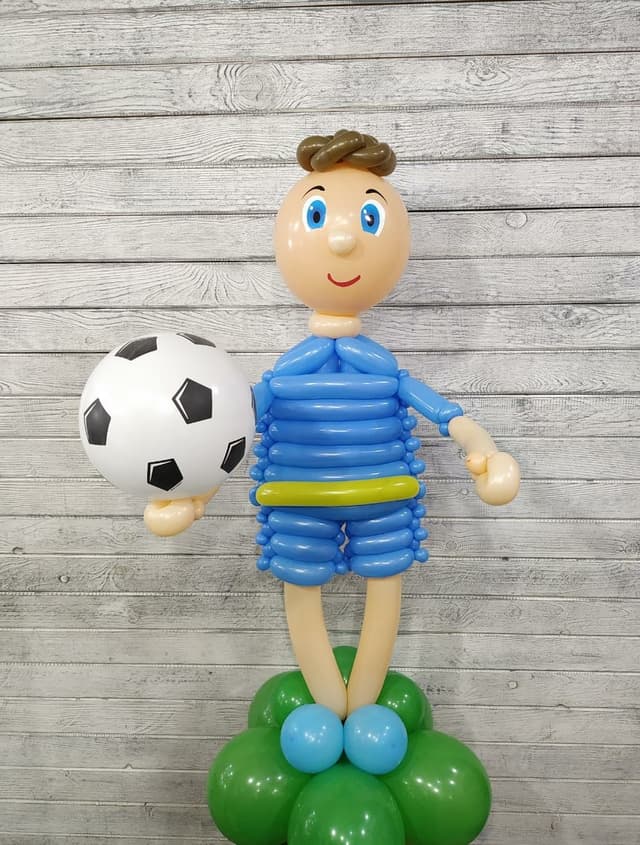 Фигура футболист в синем Фигура футболист в синем