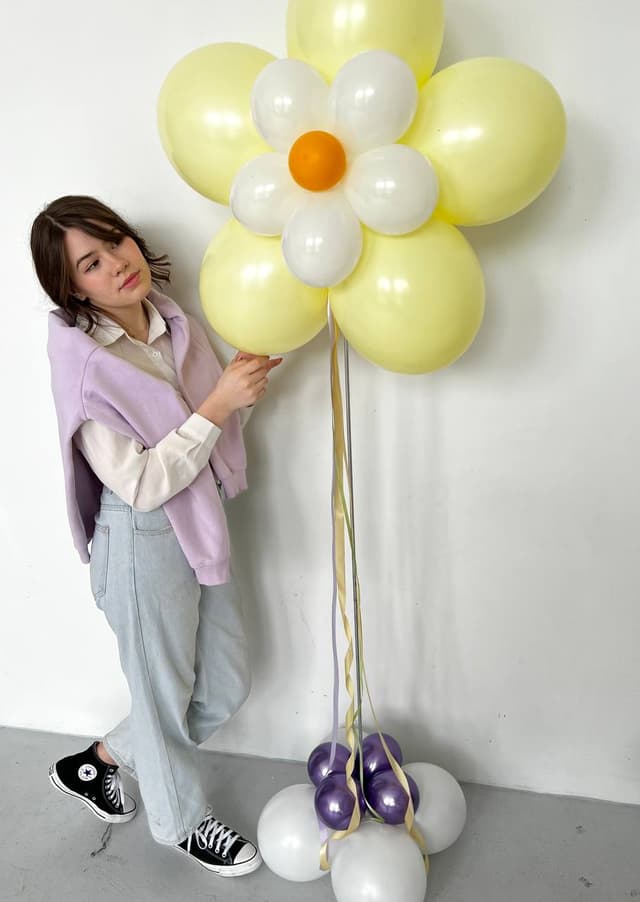 Фигура из шаров на стойке с воздухом «Ромашка Желтая» Фигура из шаров на стойке с воздухом «Ромашка Желтая»