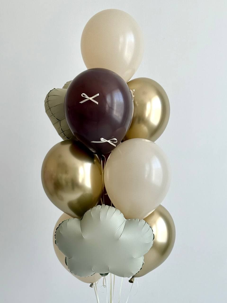 Фонтан из шаров «Бежевое облако»