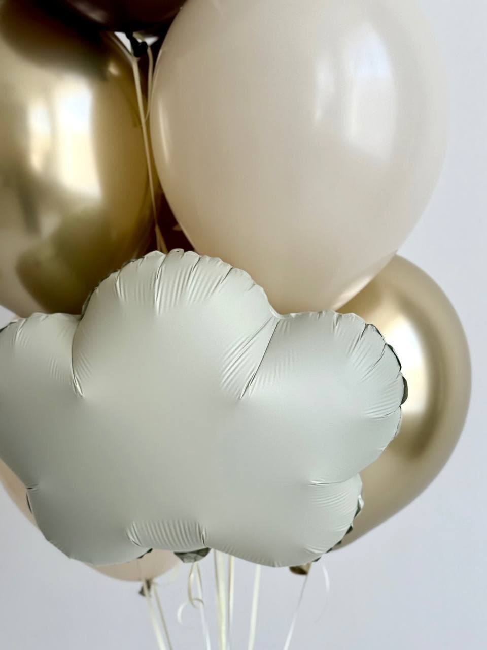 Фонтан из шаров «Бежевое облако»