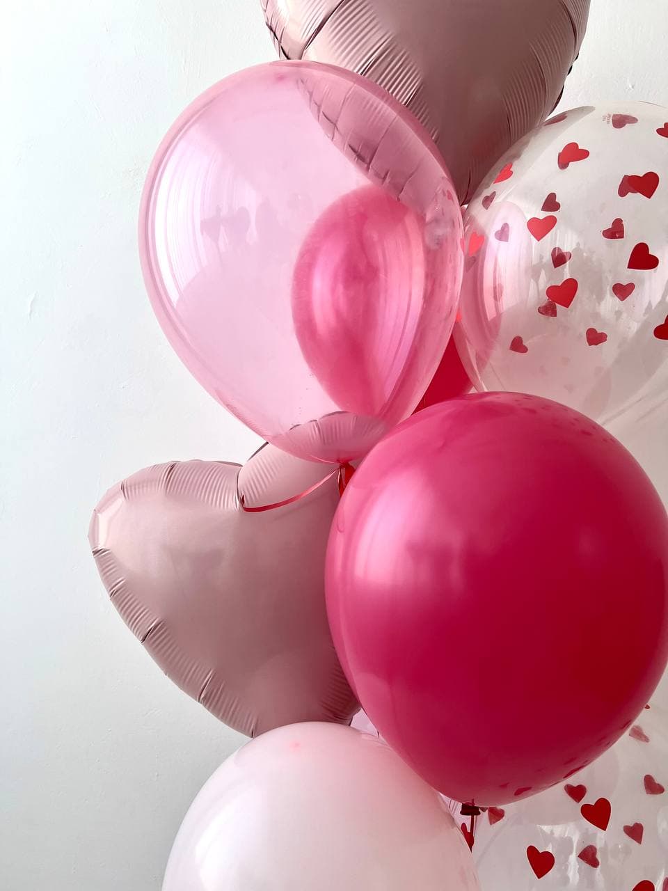 Фонтан из шаров «малиновое сердце»