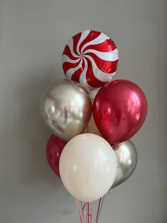 Фонтан из шаров «Новогодняя классика» Фонтан из шаров «Новогодняя классика»