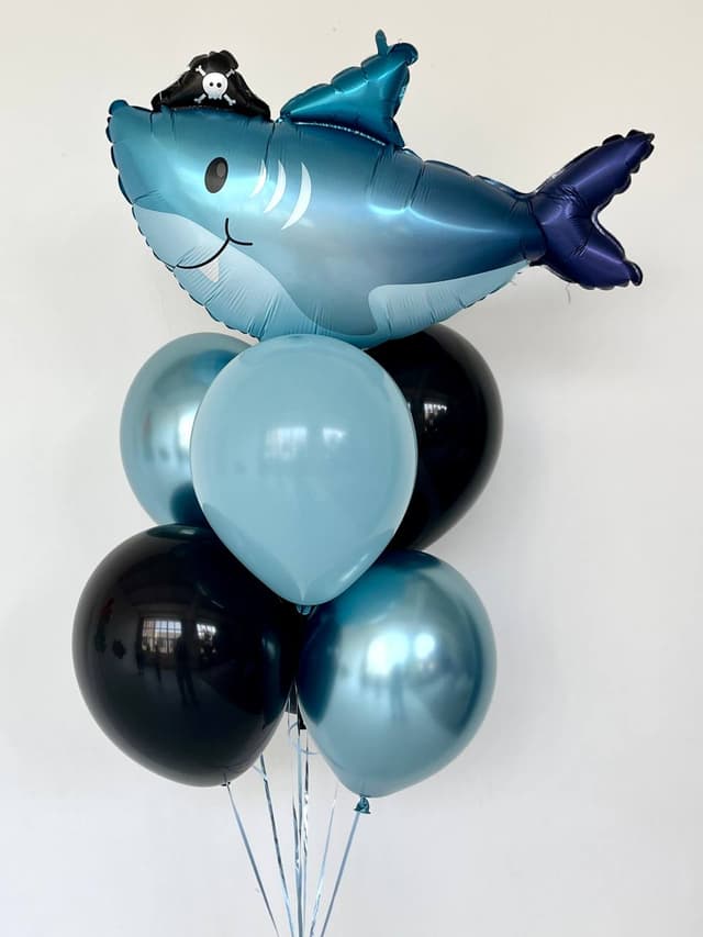 Фонтан из шаров «Акула» Фонтан из шаров «Акула»