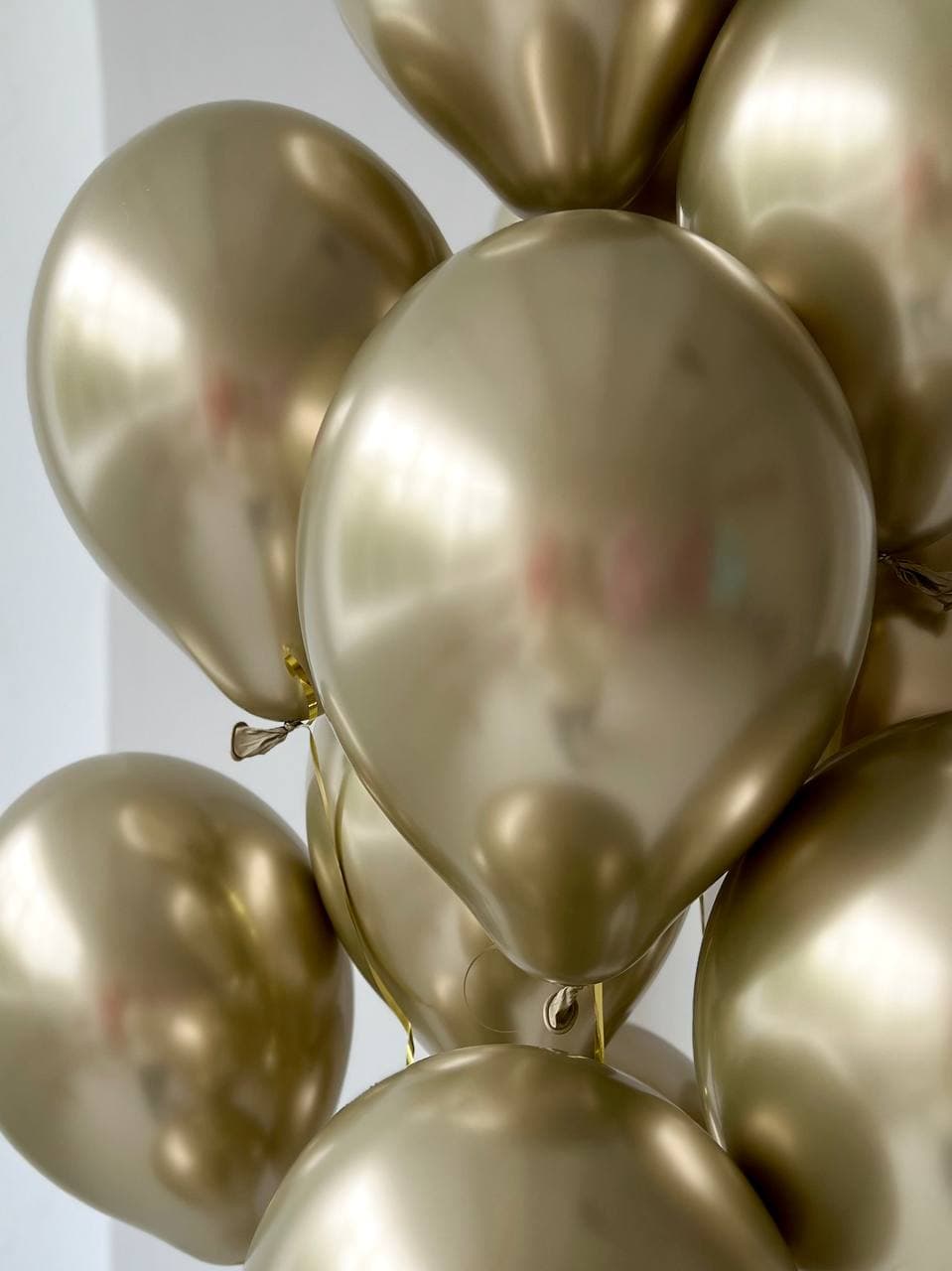 Фонтан из шаров «Золотые хромы»