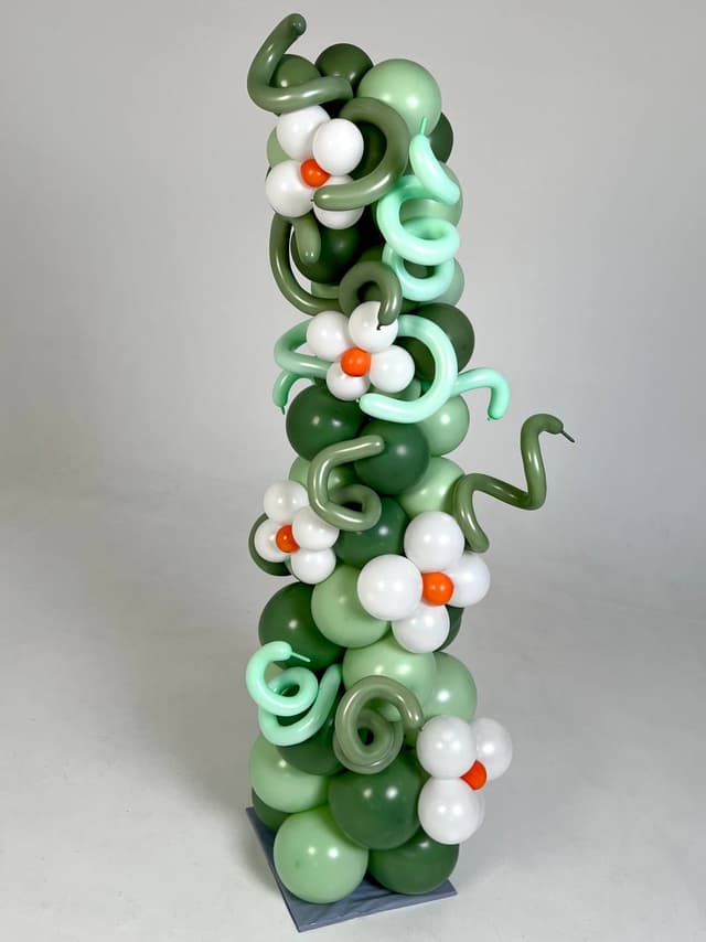 Гирлянда из шаров с воздухом «Полянка» Гирлянда из шаров с воздухом «Полянка»