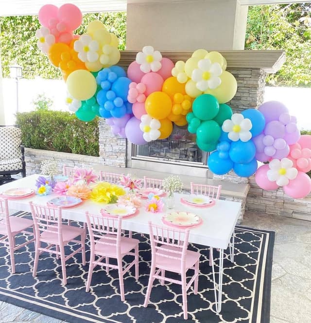 Гирлянда из шаров с воздухом «Ромашковое поле» Гирлянда из шаров с воздухом «Ромашковое поле»