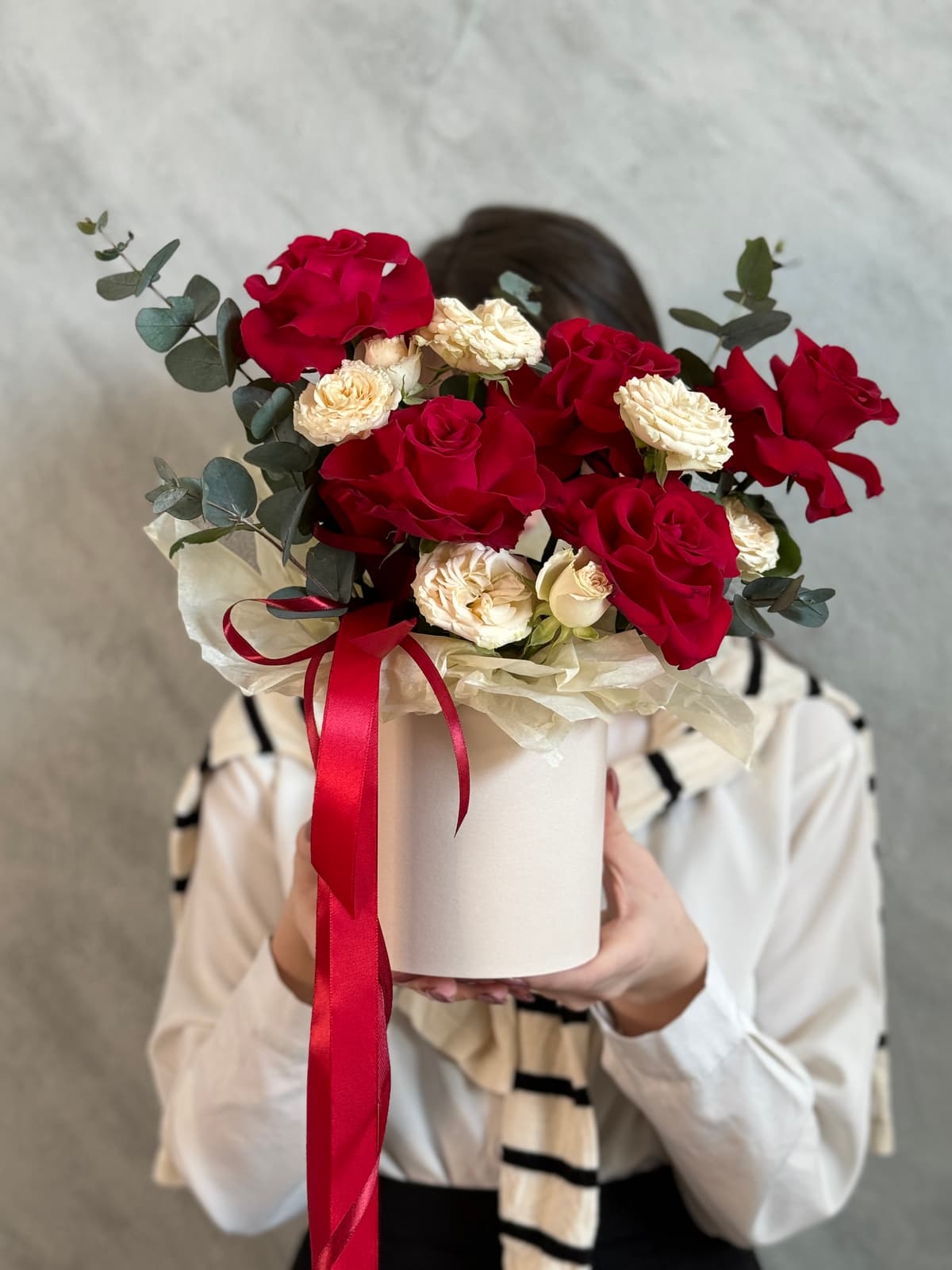 Композиция "Gentle" в шляпной коробке