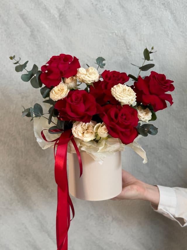 Композиция "Gentle" в шляпной коробке Композиция "Gentle" в шляпной коробке