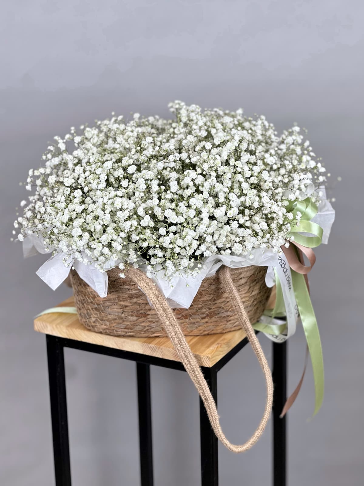 Композиция из гипсофилы в корзине "White"