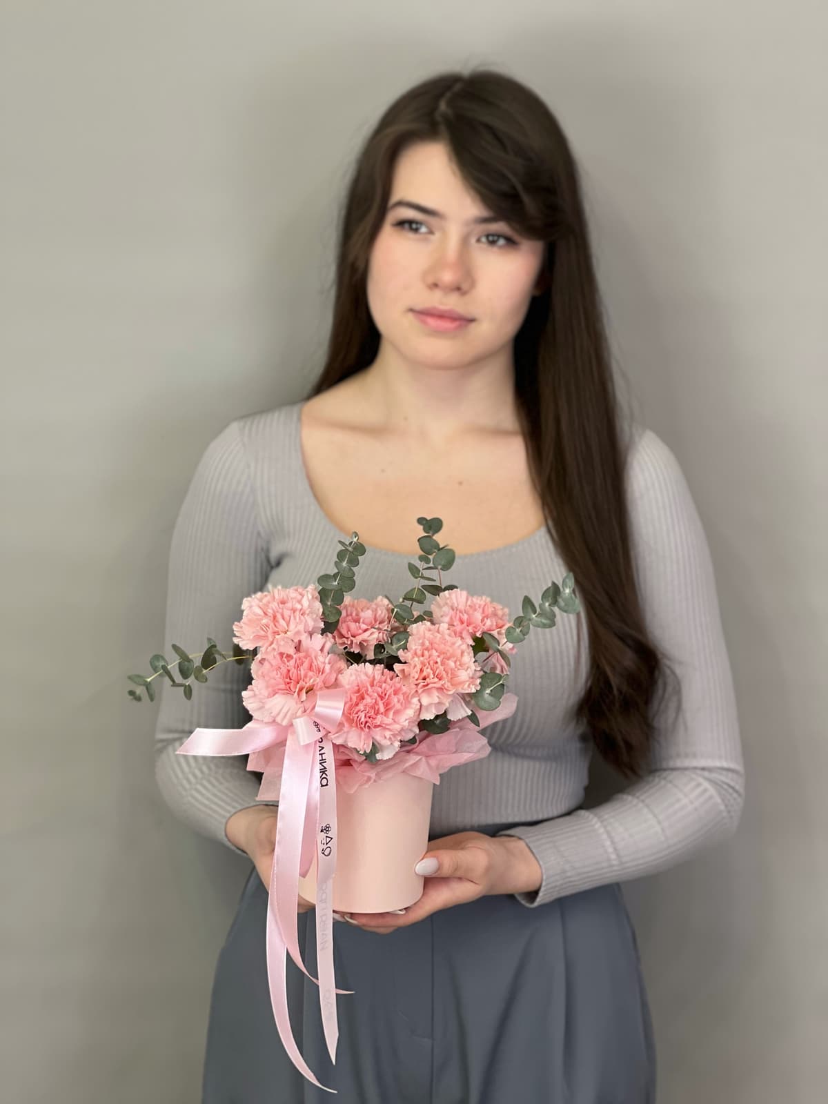 МЕГА АКЦИЯ Композиция из розовых диантусов XS в шляпной коробке