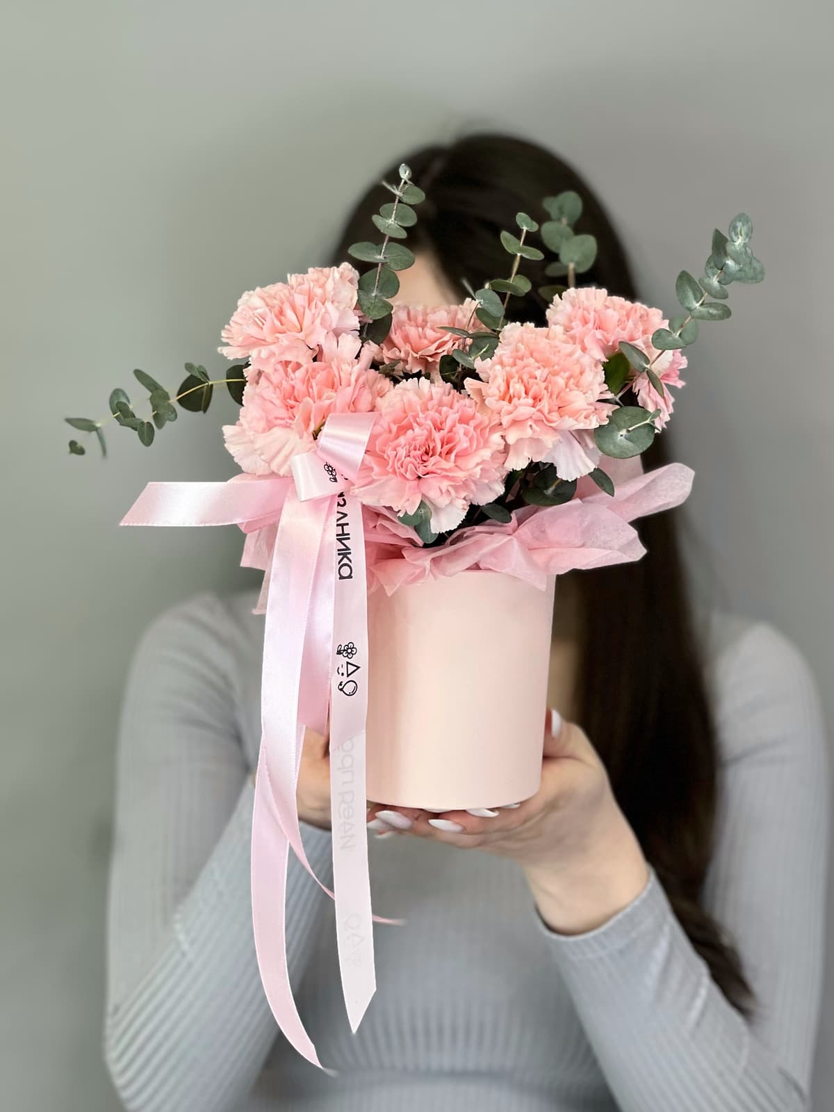 Композиция из розовых диантусов XS в шляпной коробке