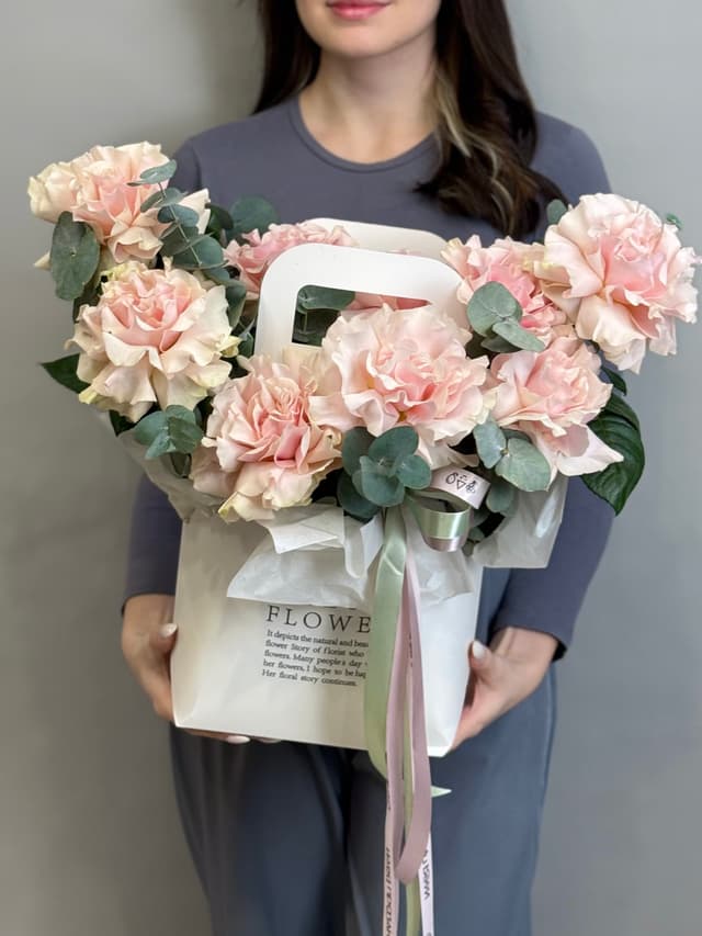 Композиция из розовых роз "Асти" Композиция из розовых роз "Асти"