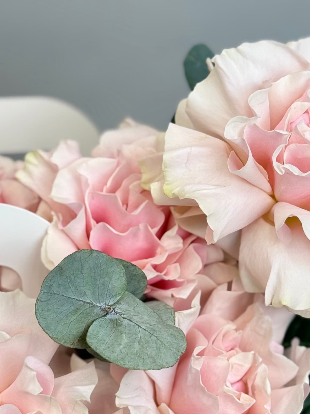 Композиция из розовых роз "Асти"