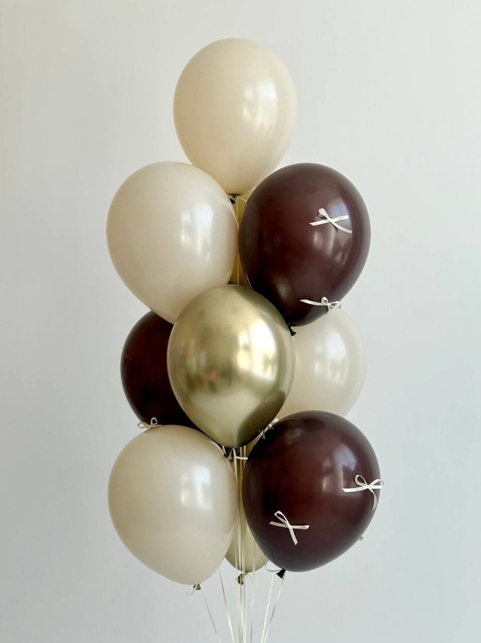 Композиция из шаров «Бежевый бант»
