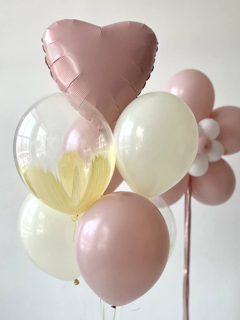 Композиция из шаров «Клубничное эскимо»