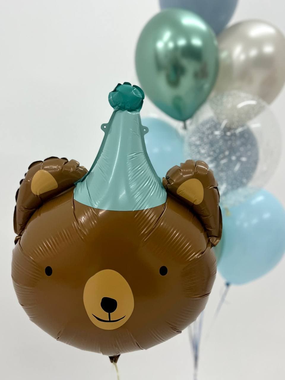 Композиция из шаров «Мишка в колпаке»