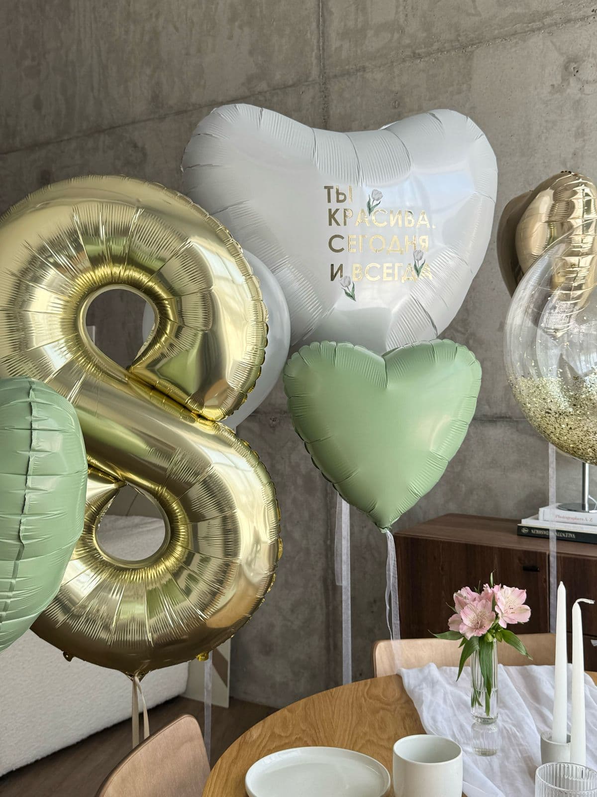 Композиция из шаров на грузах «Оливковый цветок»