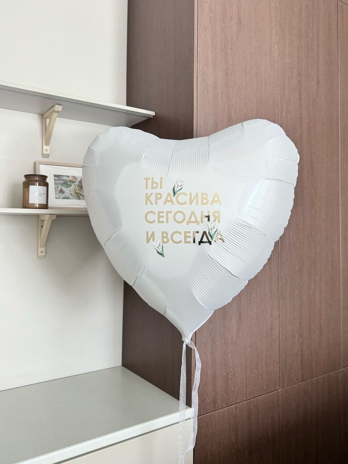 Композиция из шаров на грузах «Оливковый цветок»