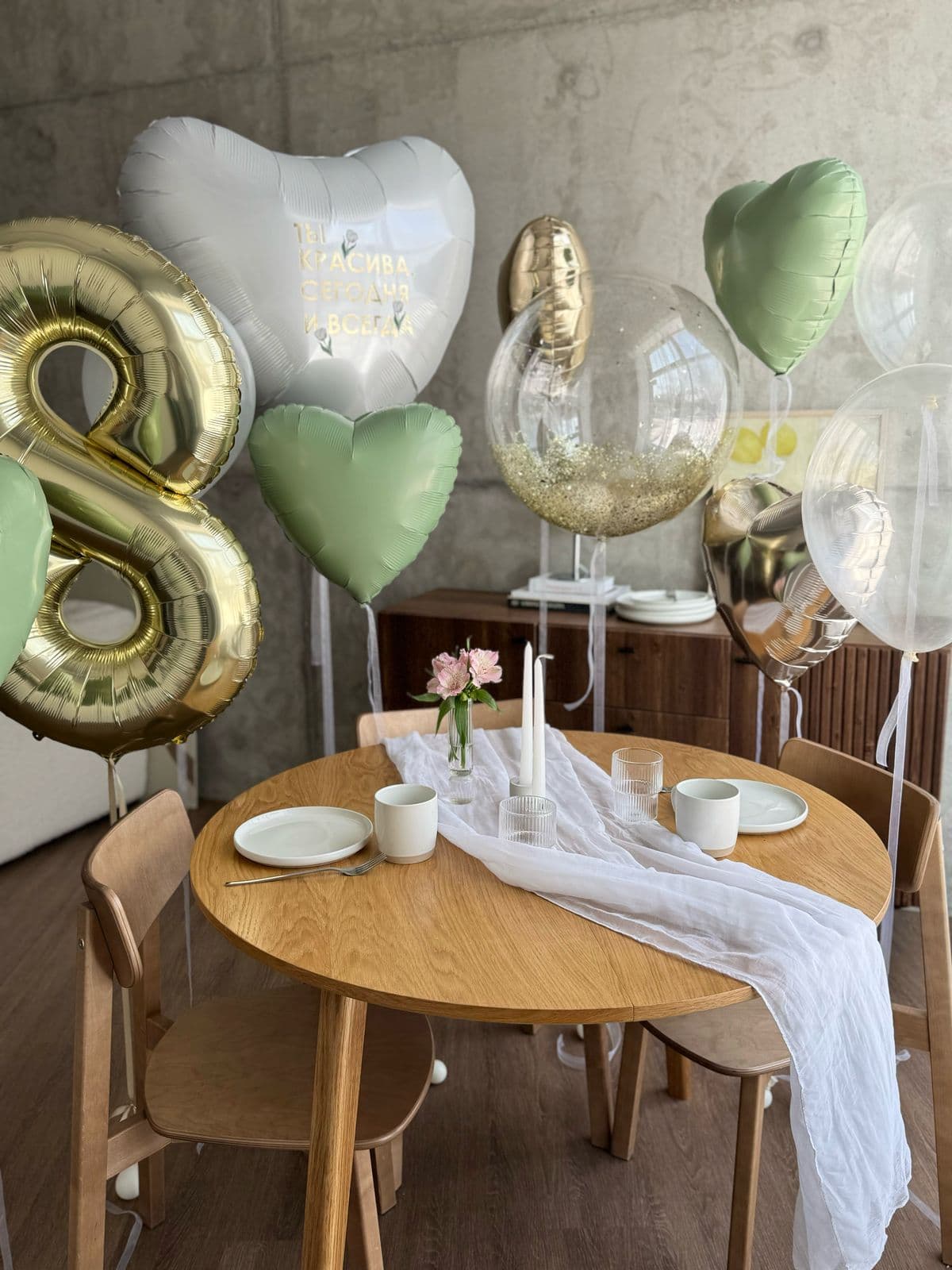 Композиция из шаров на грузах «Оливковый цветок»