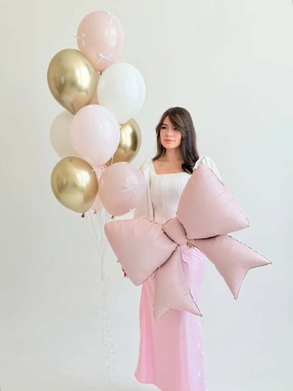 Композиция из шаров «Розовый бант» Композиция из шаров «Розовый бант»