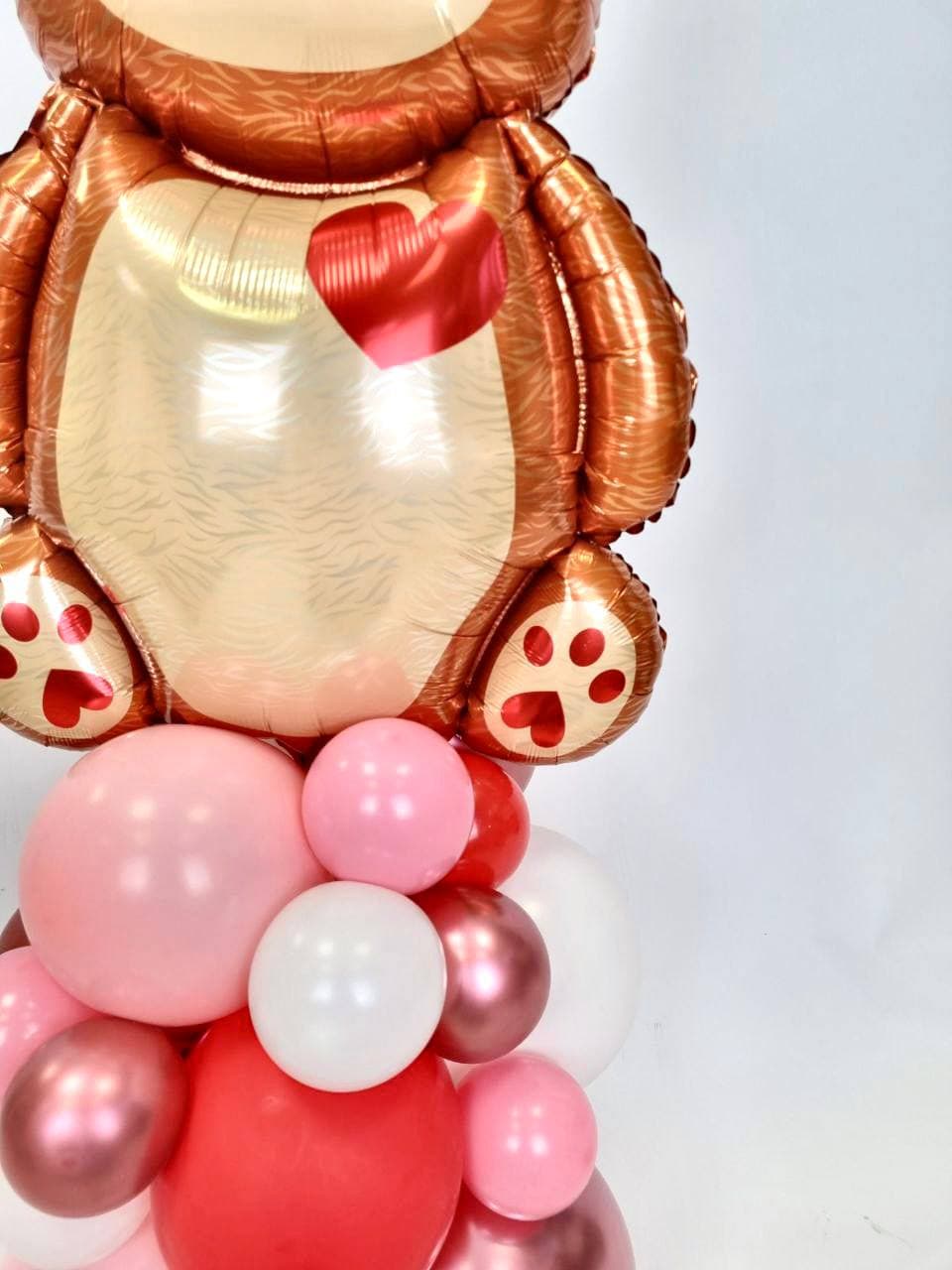 Композиция из шаров с воздухом «Медведь с сердечком»