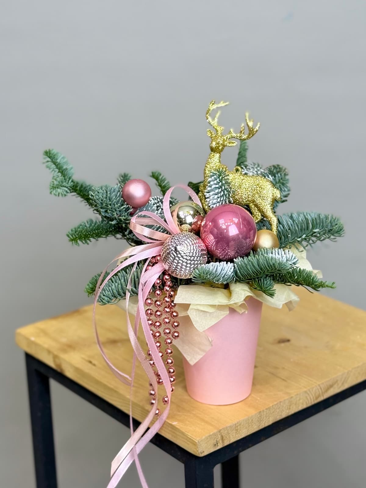 Композиция "Rose gold" в стаканчике