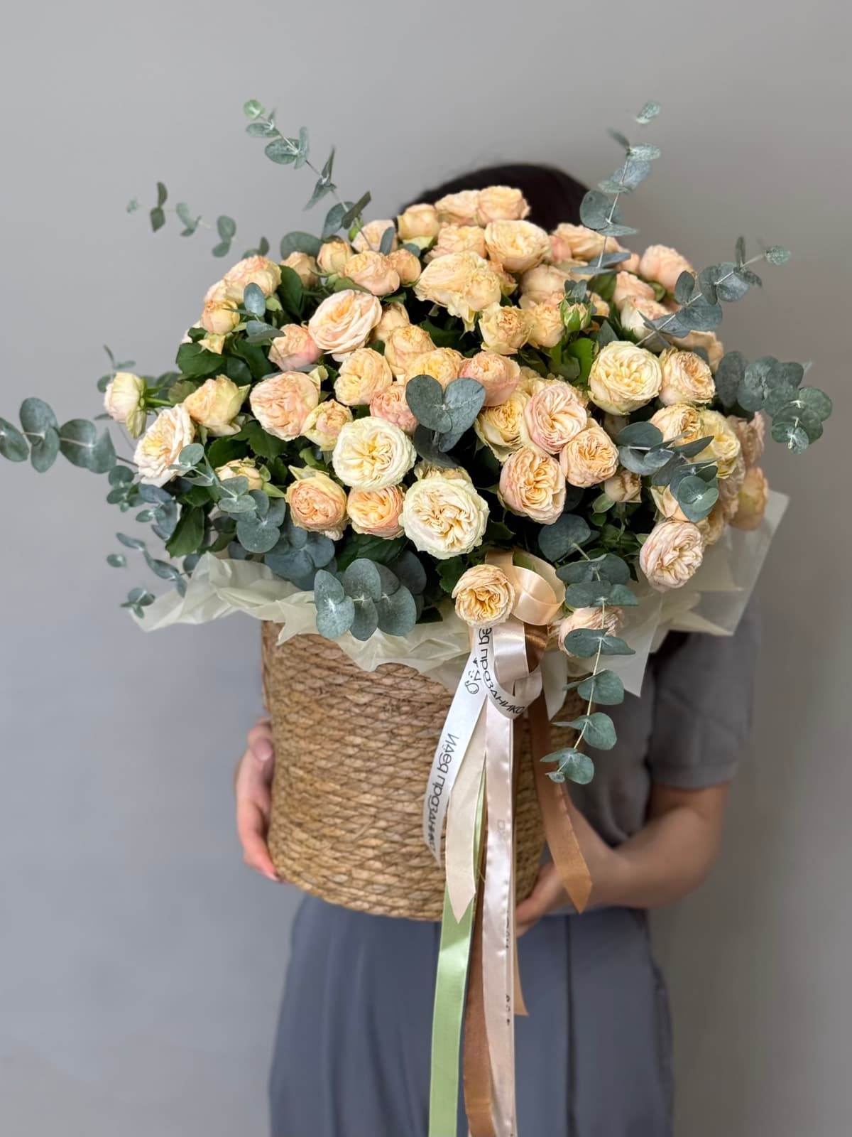 Композиция в корзине "Летняя роза"