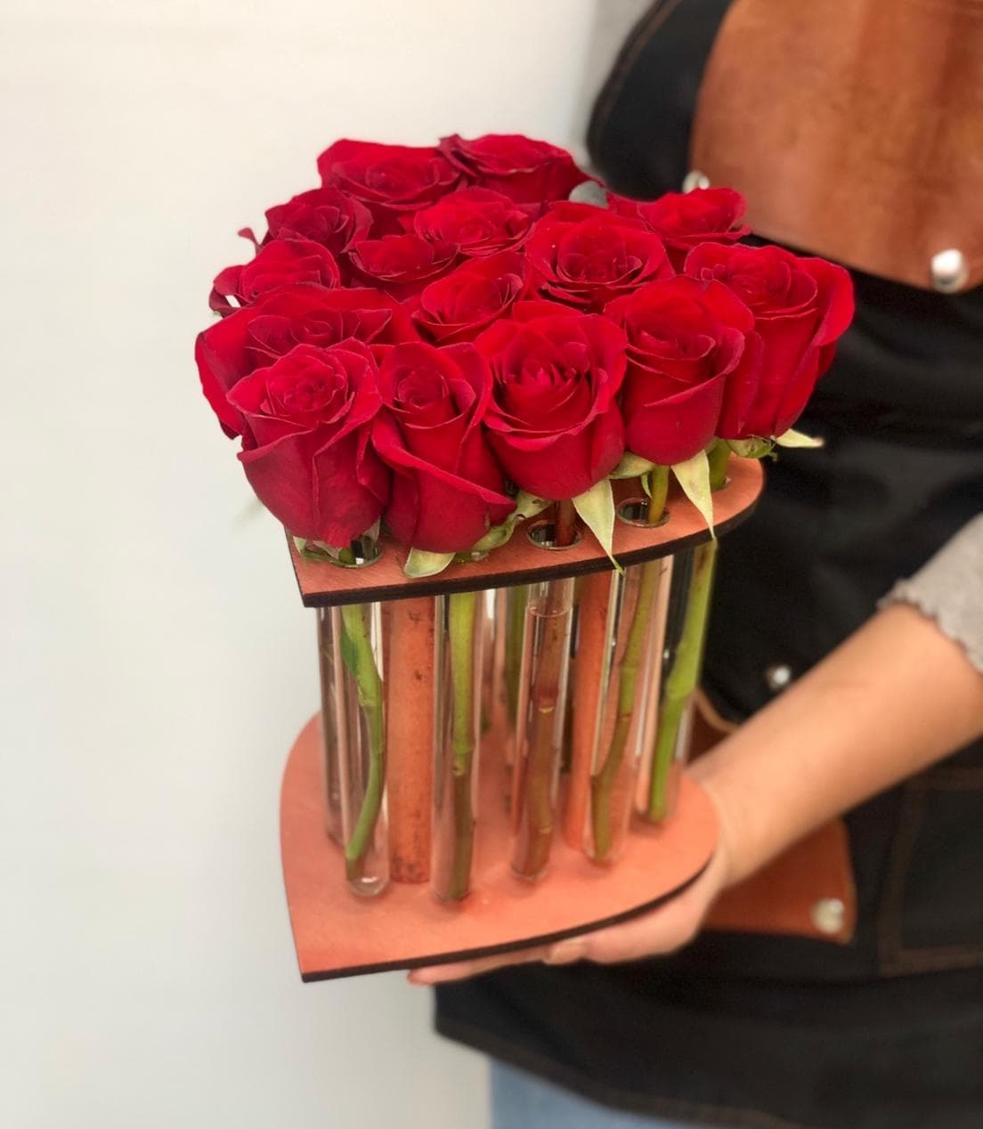 Композиция 15 роз в пробирках Уфа