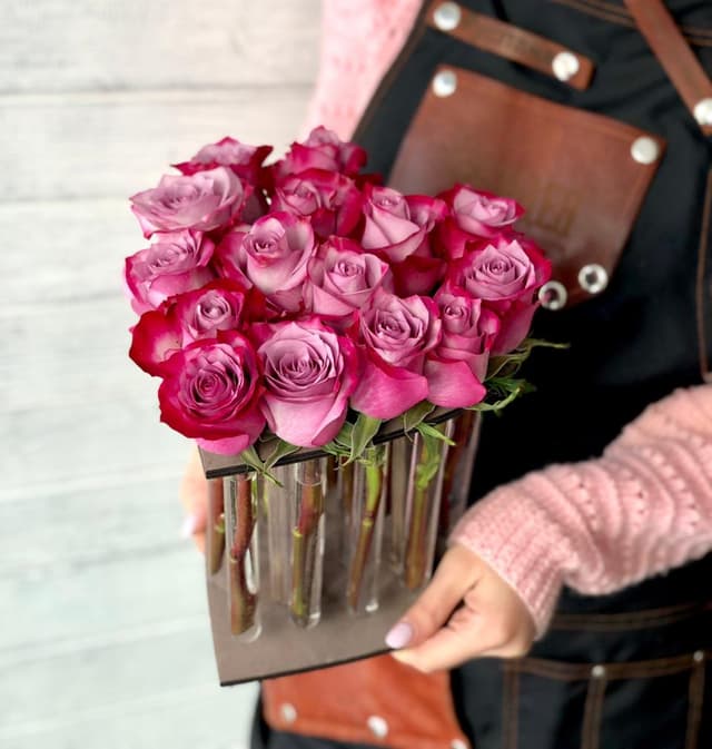 Композиция 15 роз в пробирках Композиция 15 роз в пробирках