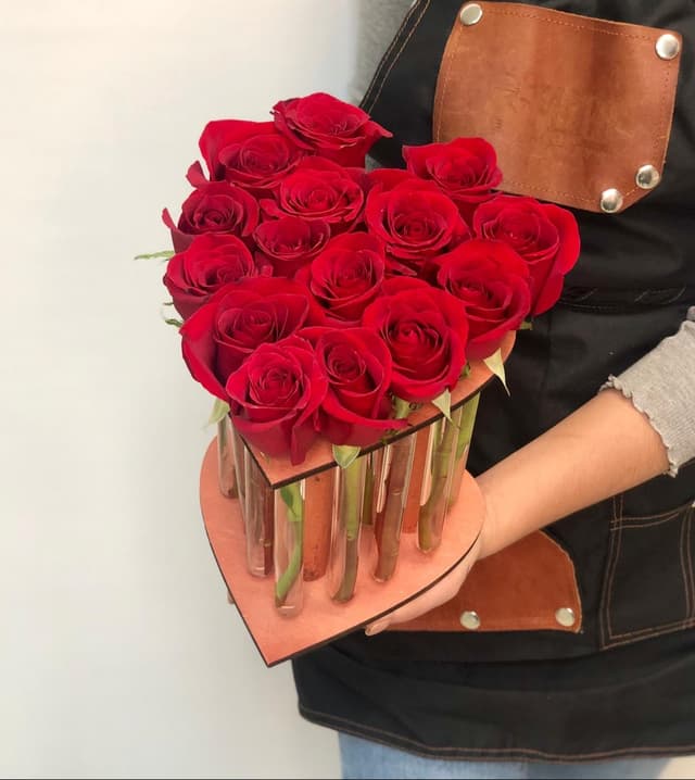 Композиция 15 роз в пробирках Композиция 15 роз в пробирках