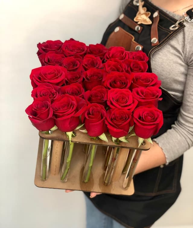 Композиция 25 Эквадорских Роз в пробирках Композиция 25 Эквадорских Роз в пробирках