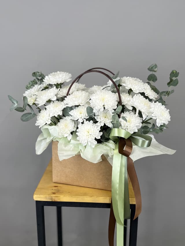 Нежная композиция из хризантем "Утро на алтае" M Нежная композиция из хризантем "Утро на алтае" M