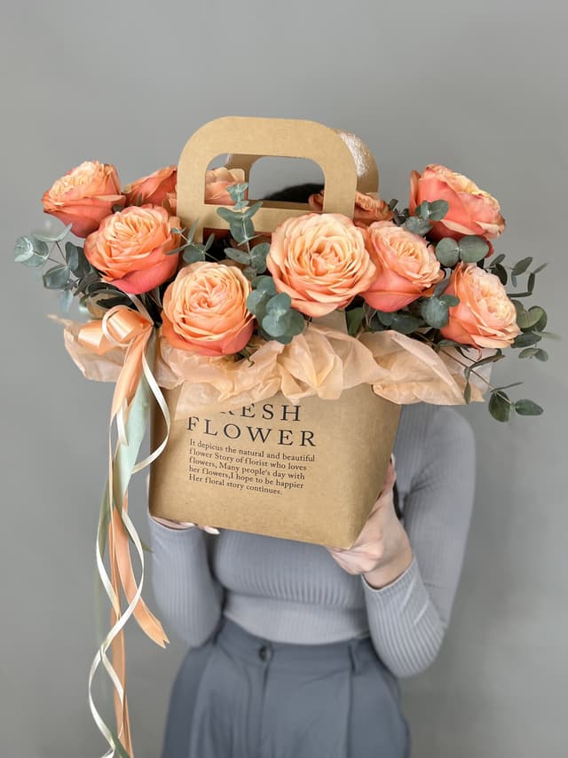 Красочная композиция из пионовидных роз "Яблочный пирог" Красочная композиция из пионовидных роз "Яблочный пирог"