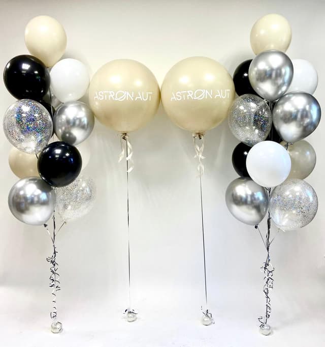 Композиция из шаров "Белый песок" Композиция из шаров "Белый песок"