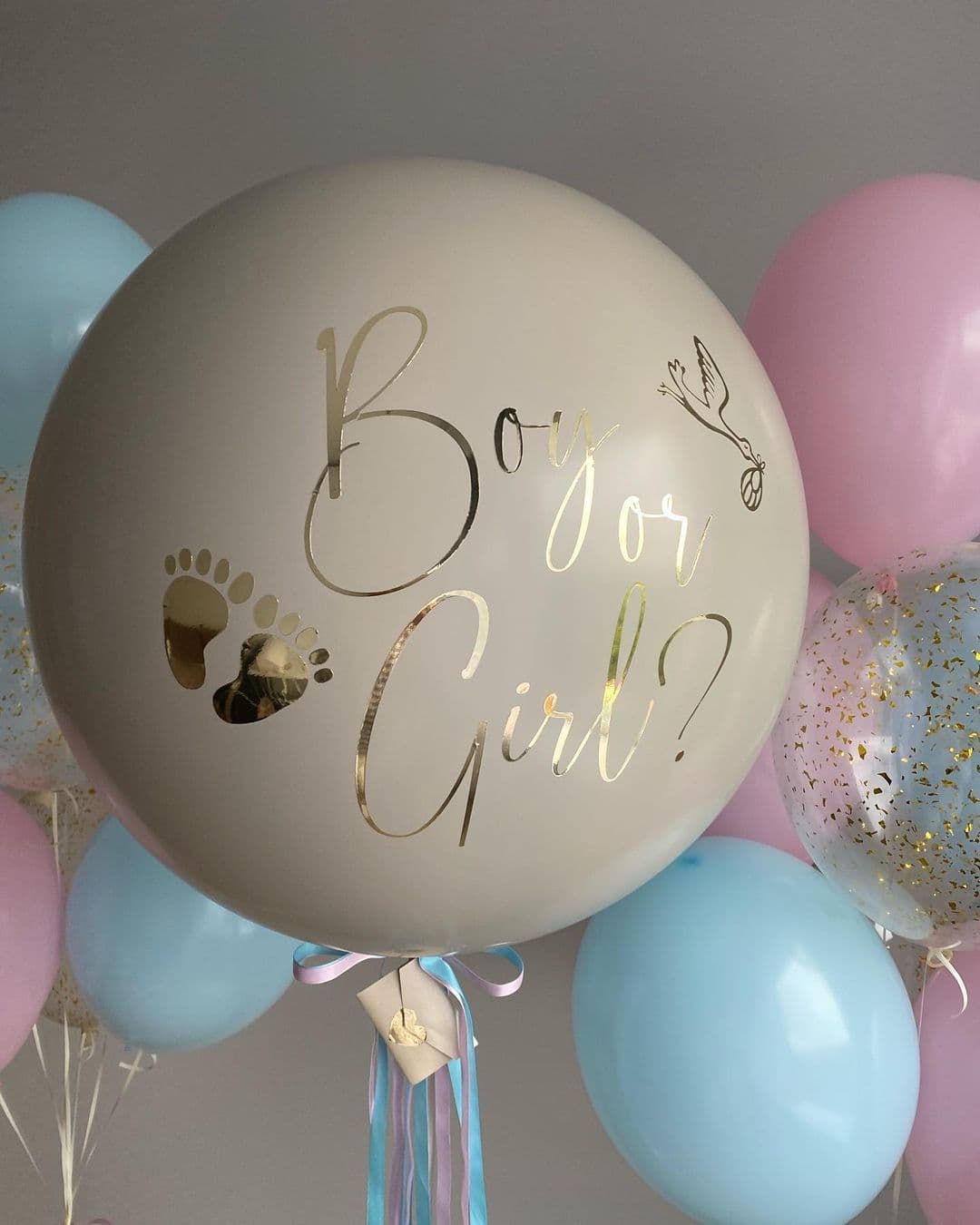 Композиция из Шаров «Бежевый Гендер»