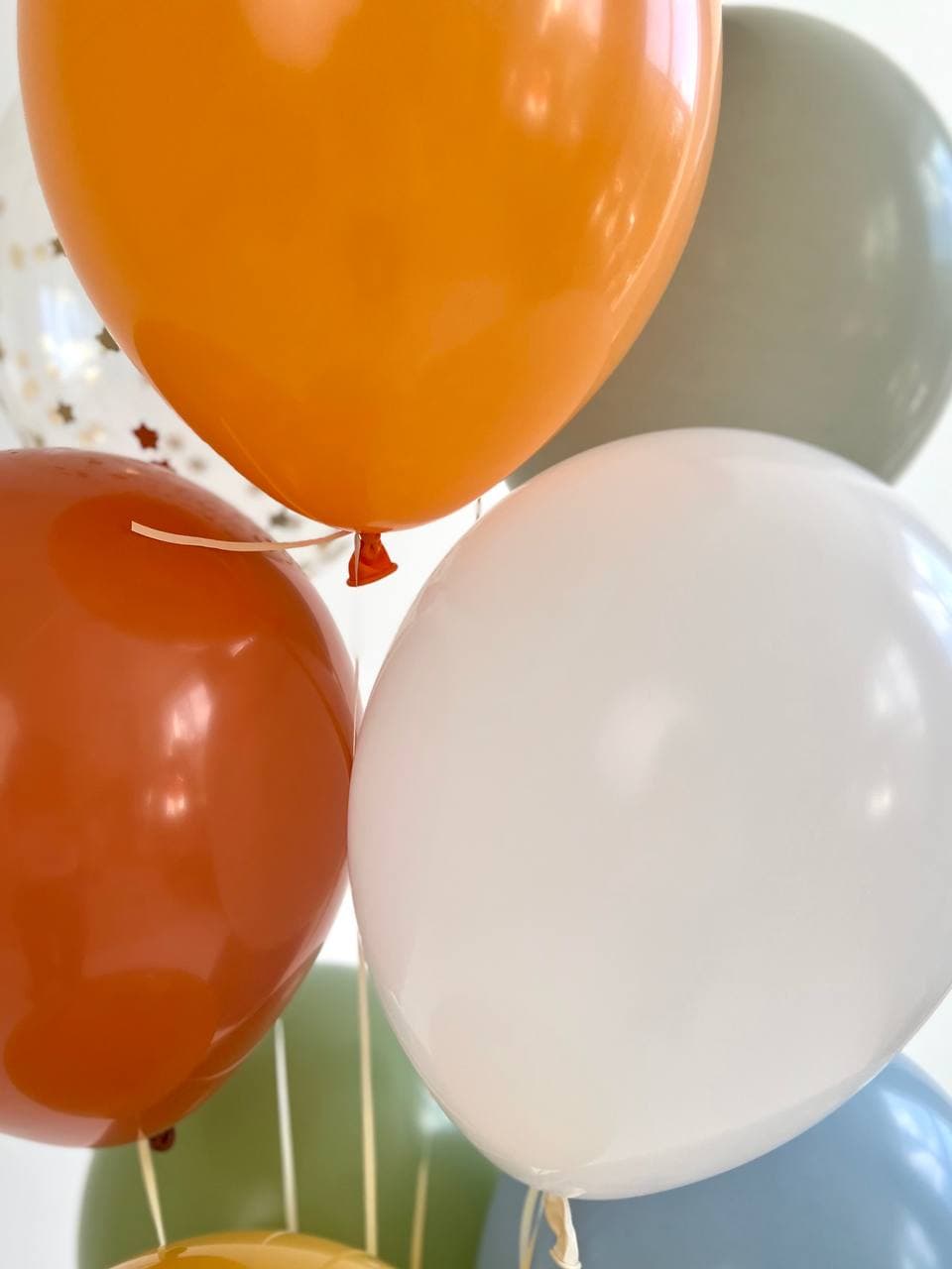 Композиция из шаров «День знаний 5+»