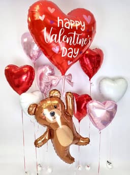 Композиция из шаров на грузах «Мишка валентинка»