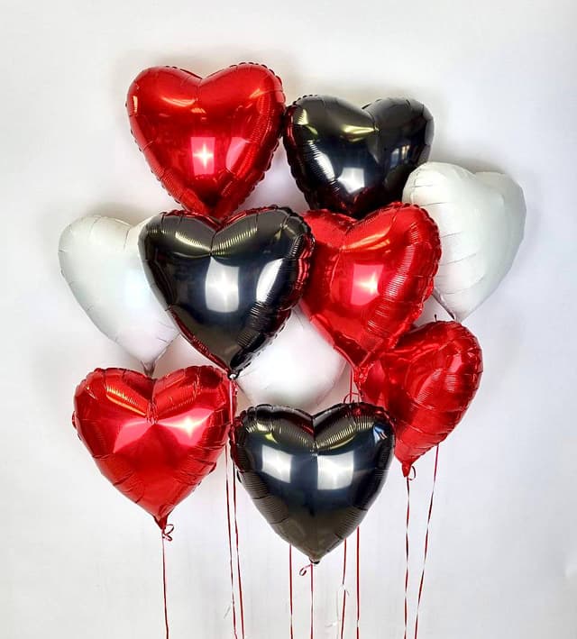 Композиция из шаров на грузах «Множество сердец» Композиция из шаров на грузах «Множество сердец»