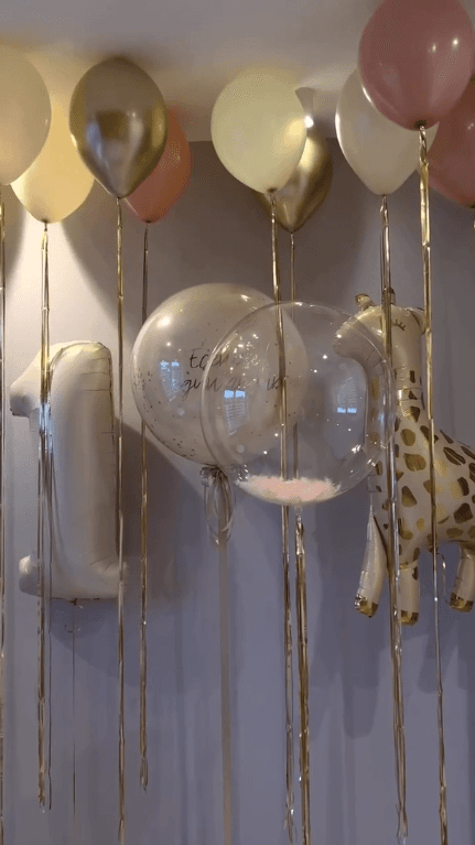 Композиция из шаров на грузах "Жирафик" Композиция из шаров на грузах "Жирафик"