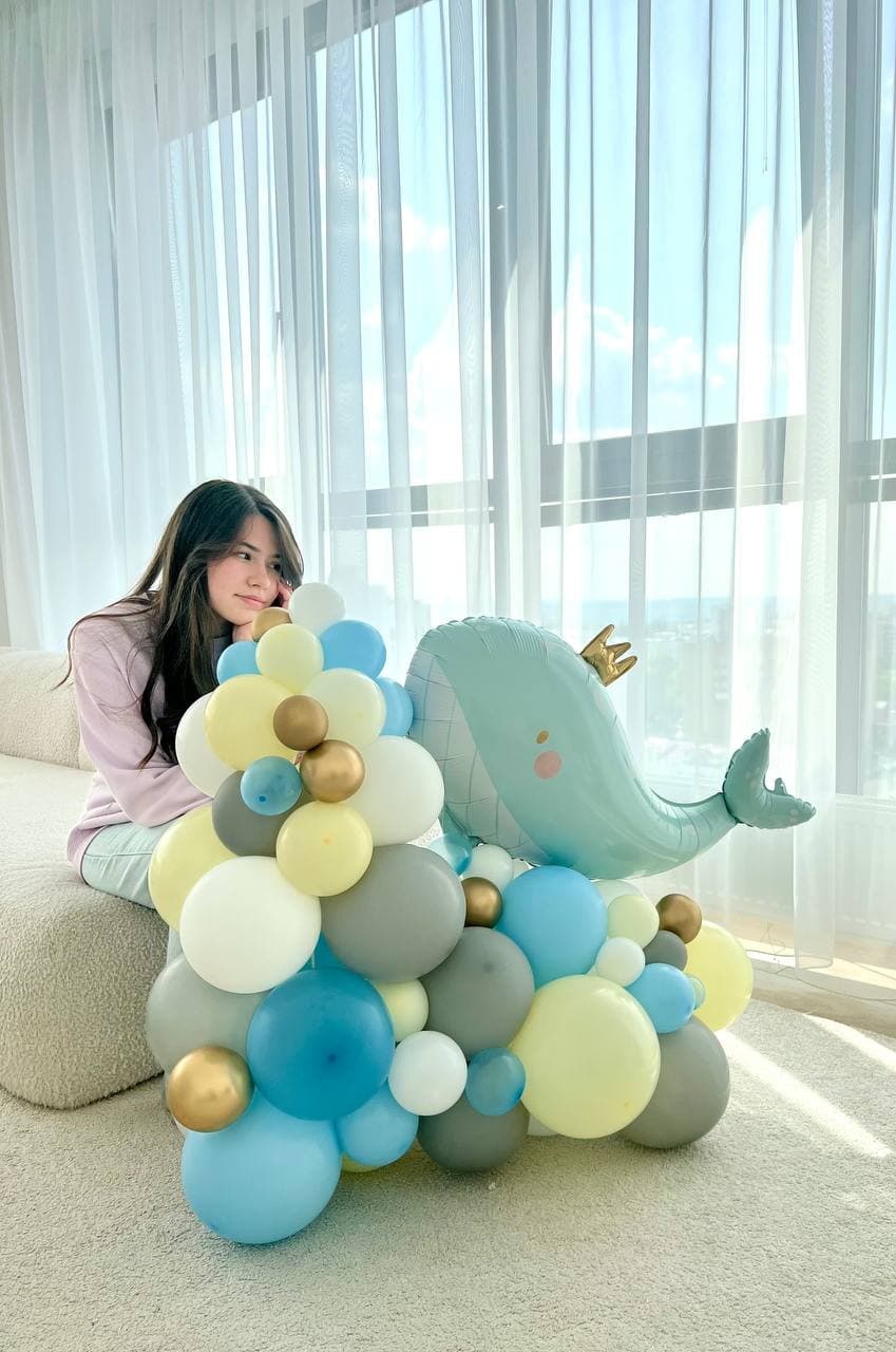 Композиция из шаров с воздухом «Голубой кит»