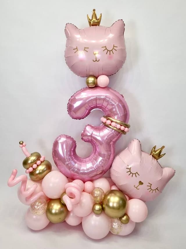 Композиция из шаров с воздухом "Кошка принцесса" Композиция из шаров с воздухом "Кошка принцесса"
