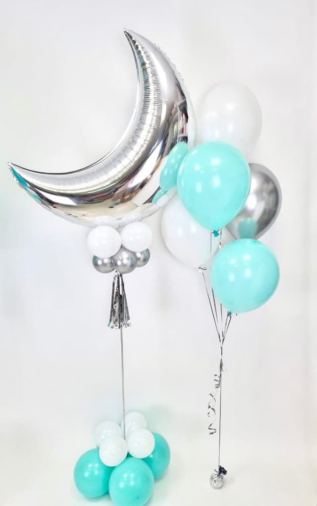 Композиция из шаров с воздухом "Луна и звёзды" Композиция из шаров с воздухом "Луна и звёзды"