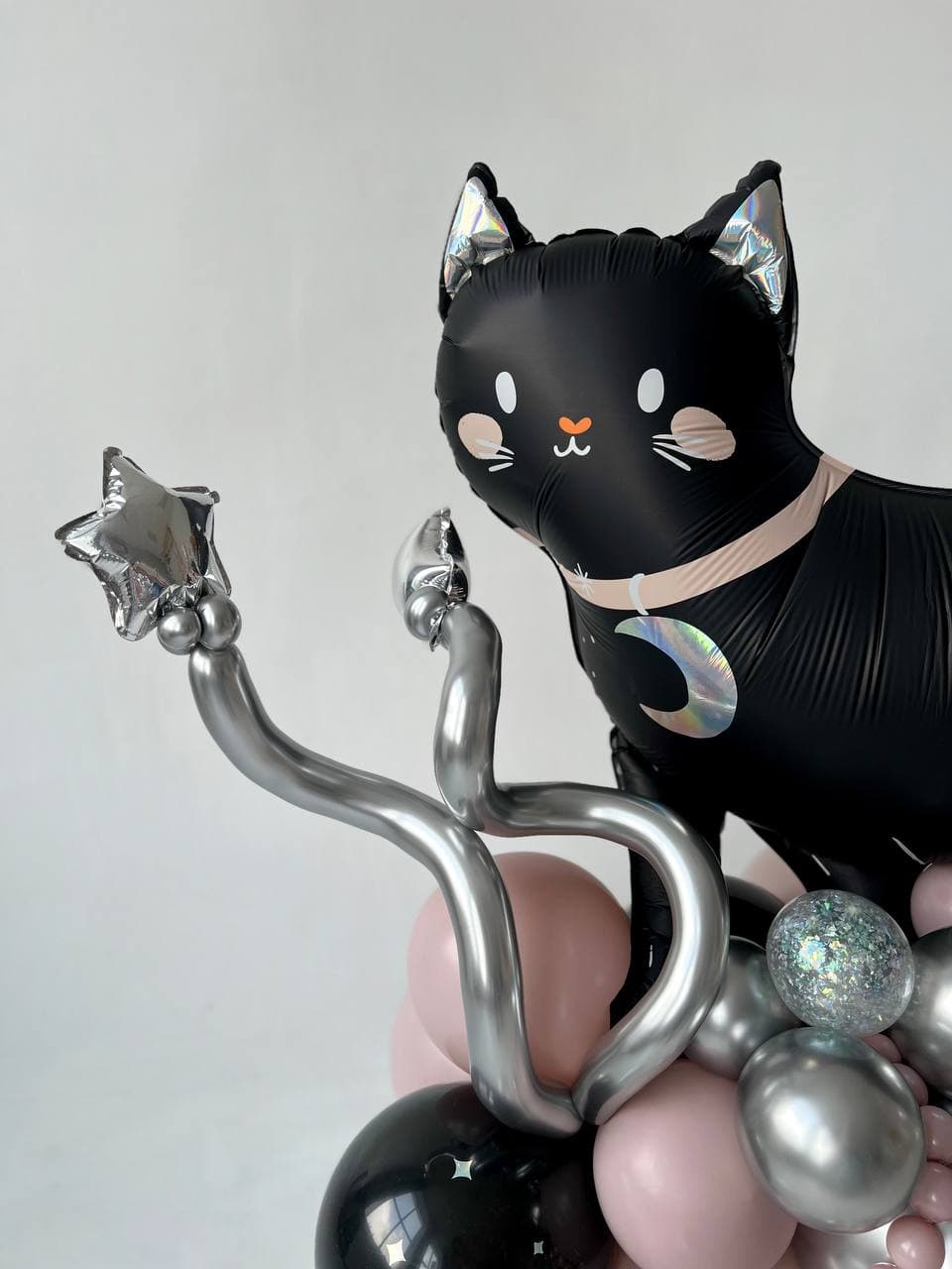 Композиция из шаров с воздухом «Лунная кошка»