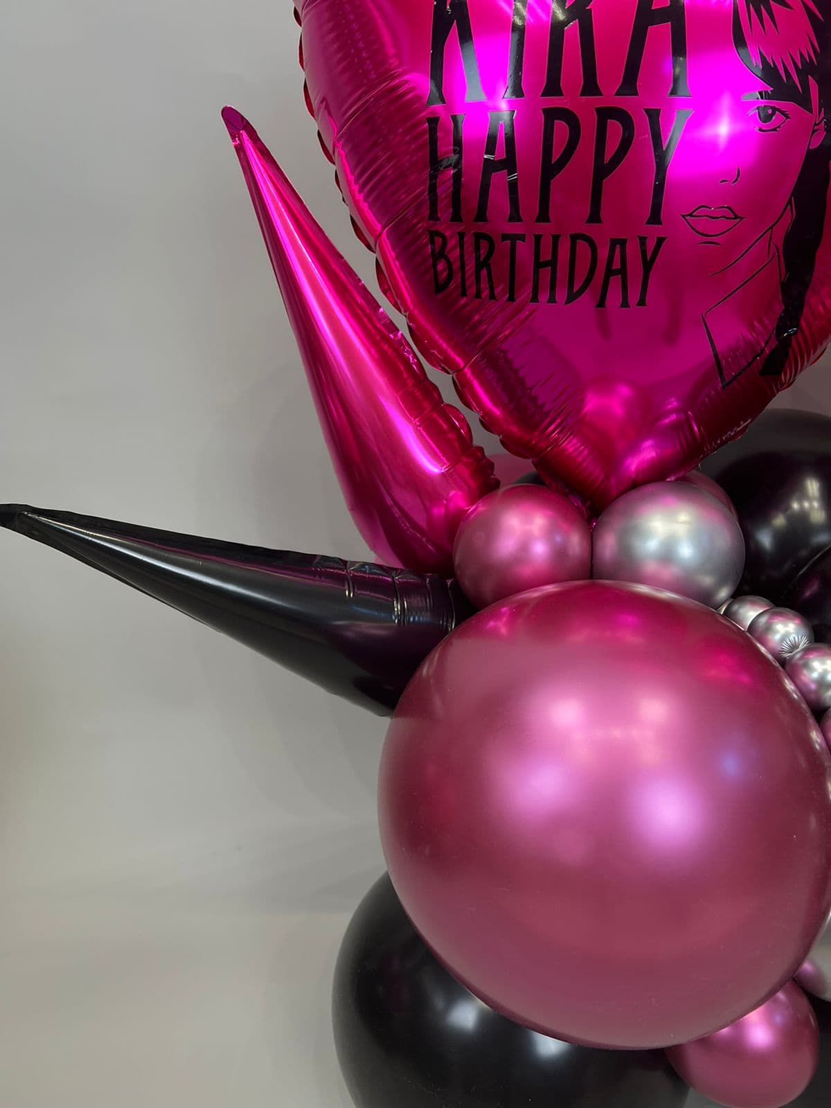 Композиция из шаров с воздухом «Мрачные Истории»