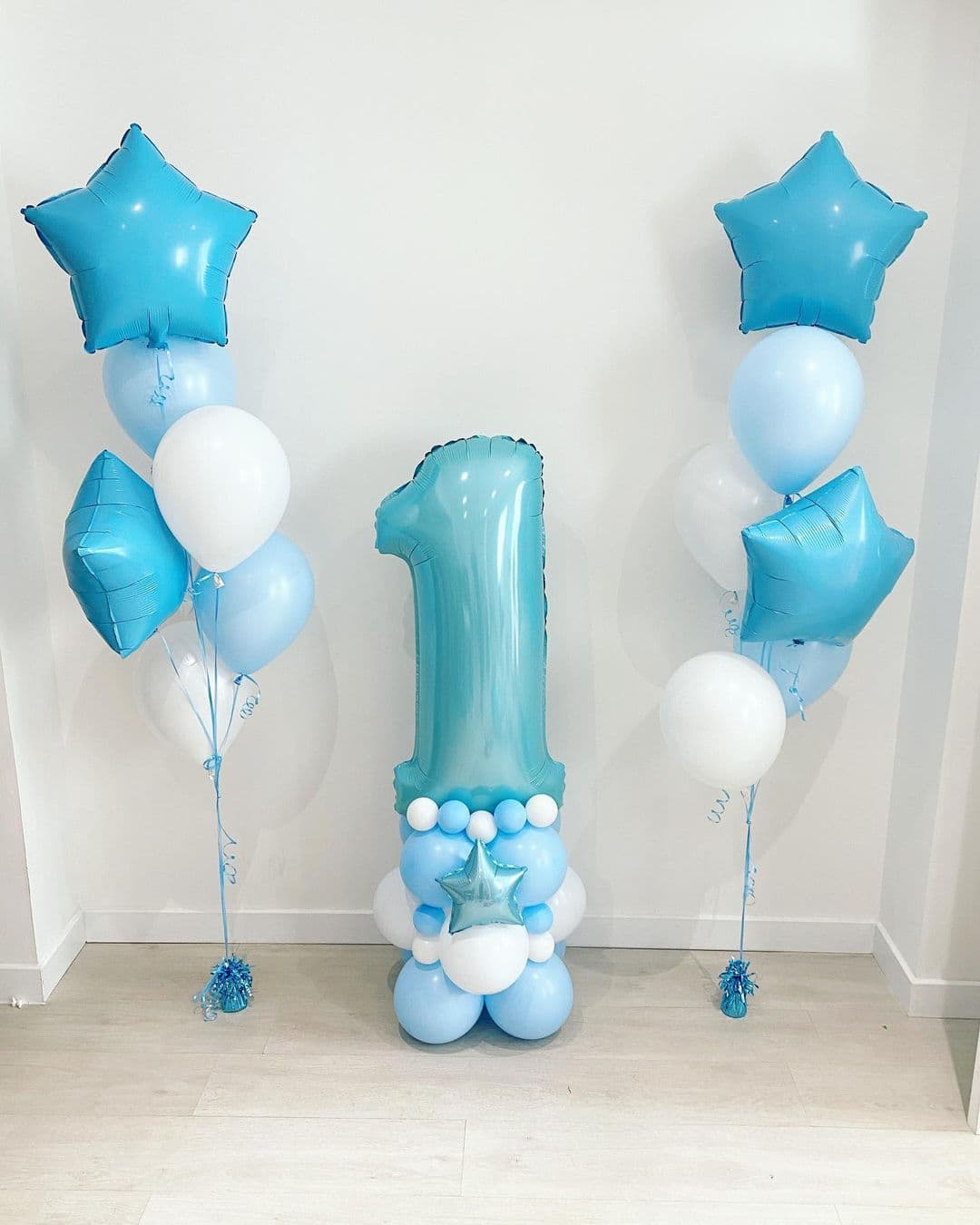 Композиция из Шаров с воздухом «Первый День Рождения голубой»