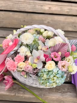 Дизайнерская композиция в корзине "Пикник на закате"