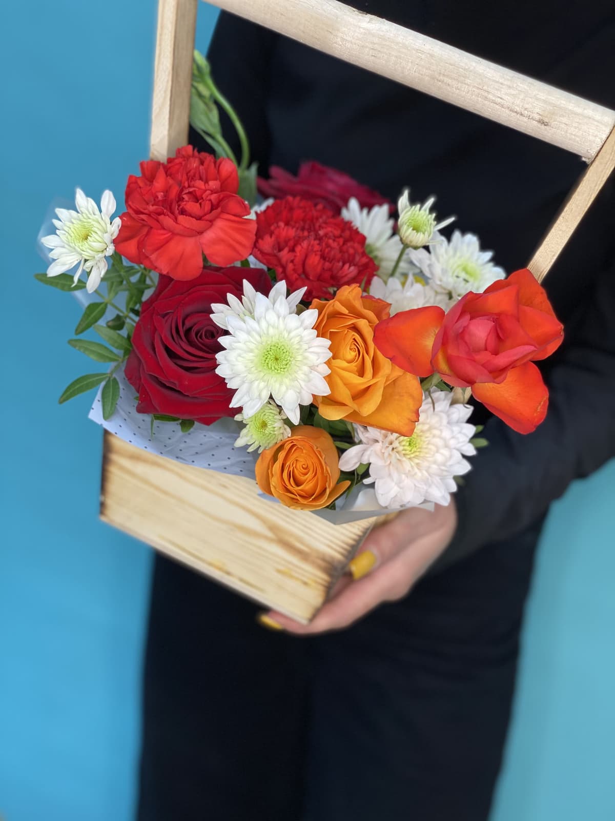 Композиция в ящике "Яркий цвет"