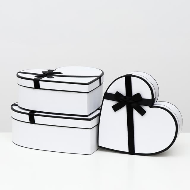 Коробка  "Сердца" , 26 x 25 x 9.5 см Коробка  "Сердца" , 26 x 25 x 9.5 см