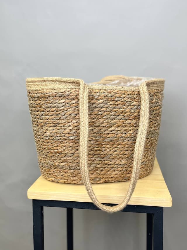 Корзина плетенная рогоз 35x25xH26xHH50 B30x20 Корзина плетенная рогоз 35x25xH26xHH50 B30x20