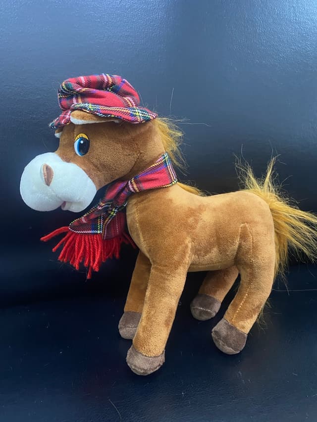 Лошадь в берете коричневая 30 см Лошадь в берете коричневая 30 см